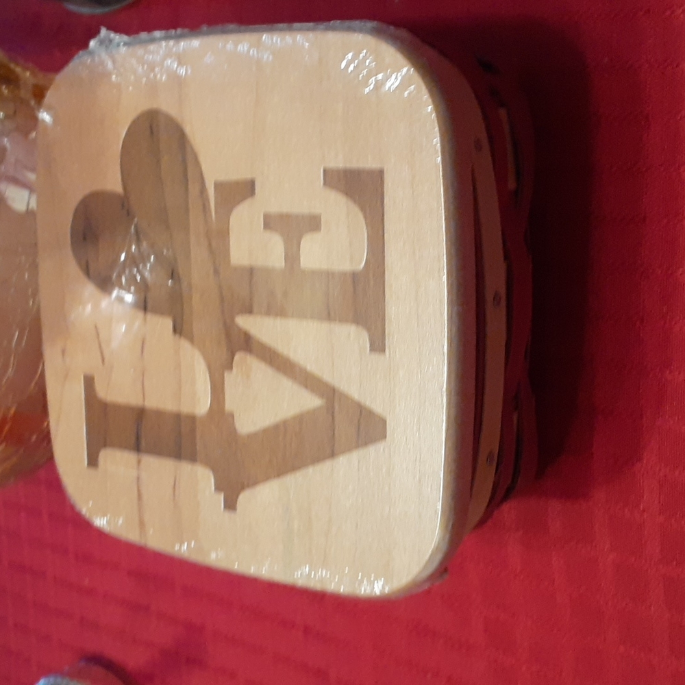 Pre-owned Longaberger basket NWT